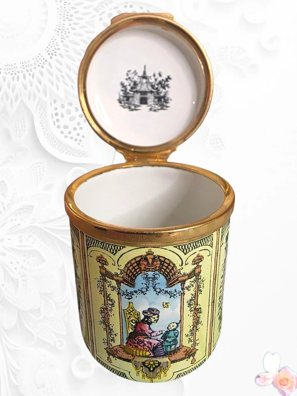 Like New Vintage Bilston & Battersea Enamels Trinket Box Chinoiserie England